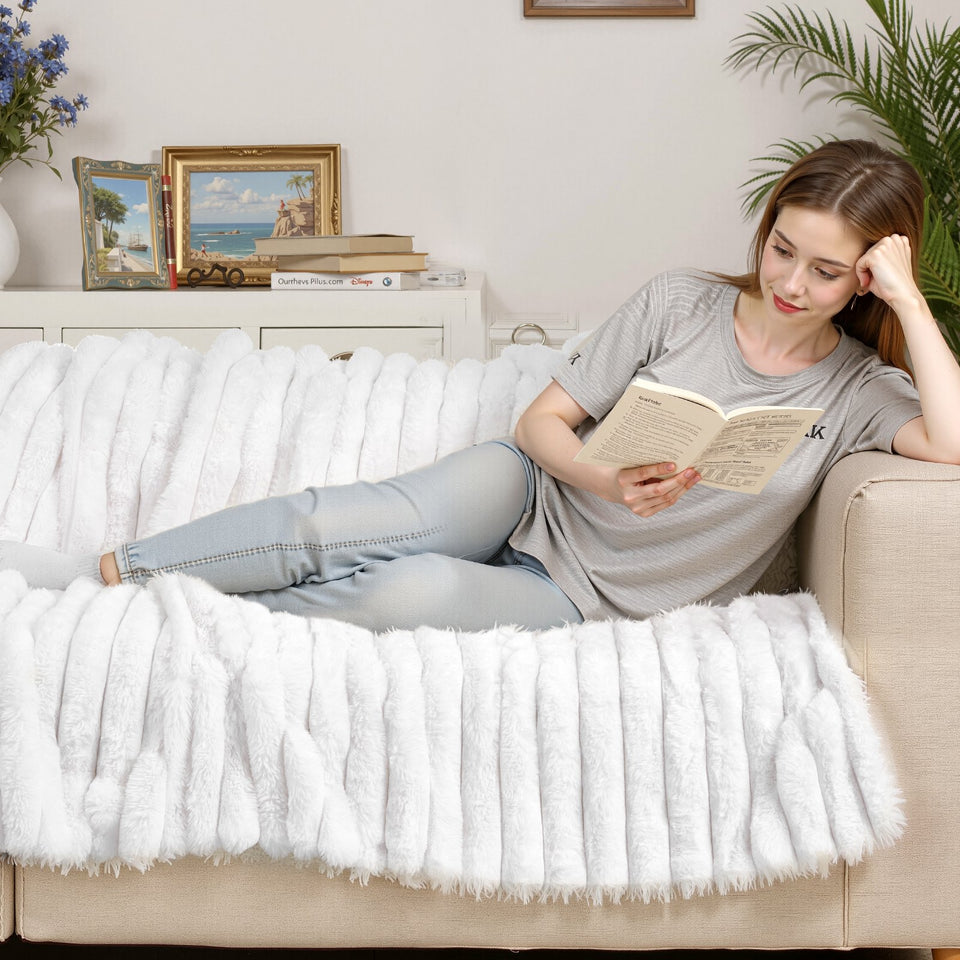 Soft Faux Fur Throw Blanket | Cozy Bed & Sofa Blanket 50 x 60 Inches